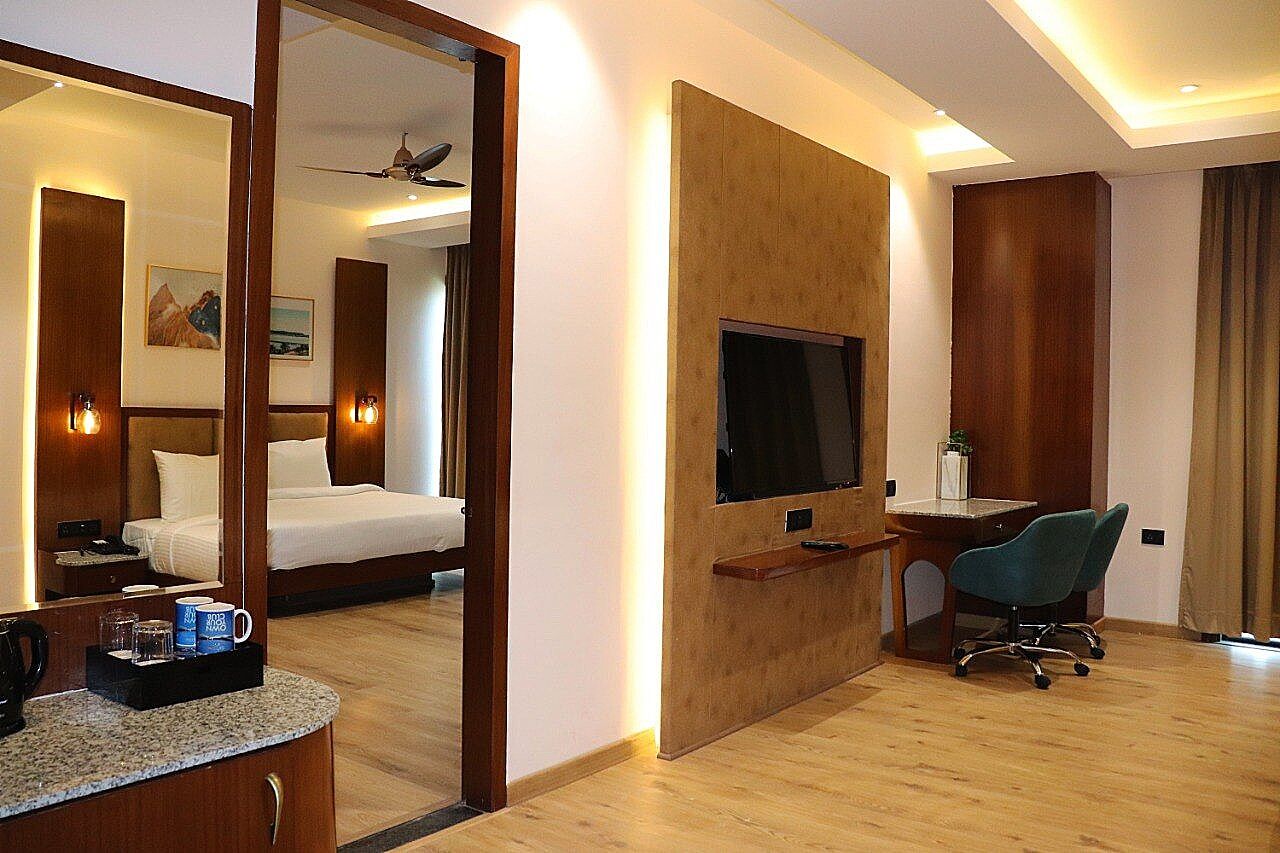 Skyline Resort & Convention Center Classic Room with Garden View 7