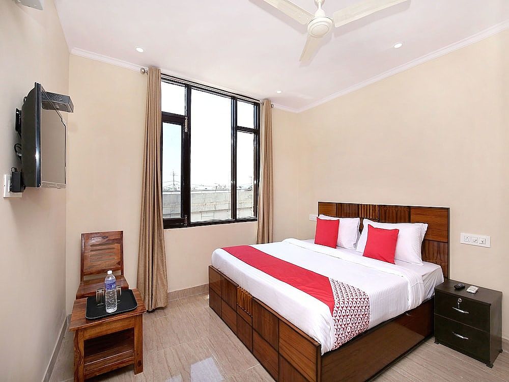 undefined OYO 16875 Hotel Skyz 6