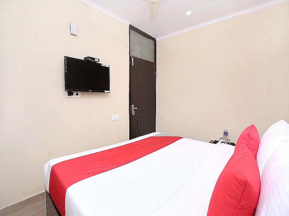 undefined OYO 16875 Hotel Skyz 7