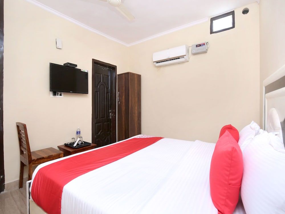 OYO 16875 Hotel Skyz Double or Twin Room