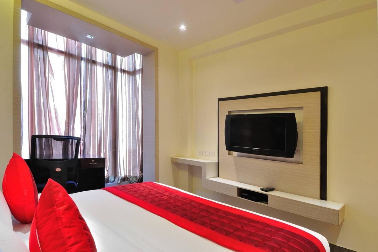 Hotel Royal Grand Deluxe Room 8