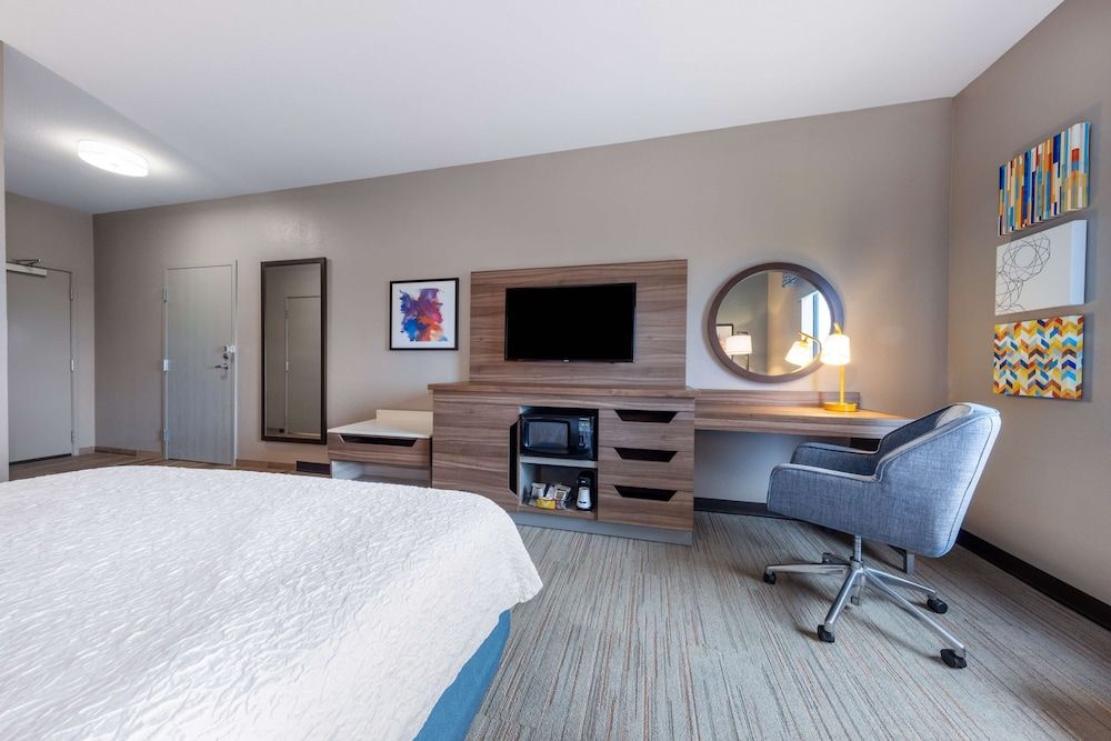 Room, 1 King Bed, Accessible (Hearing)