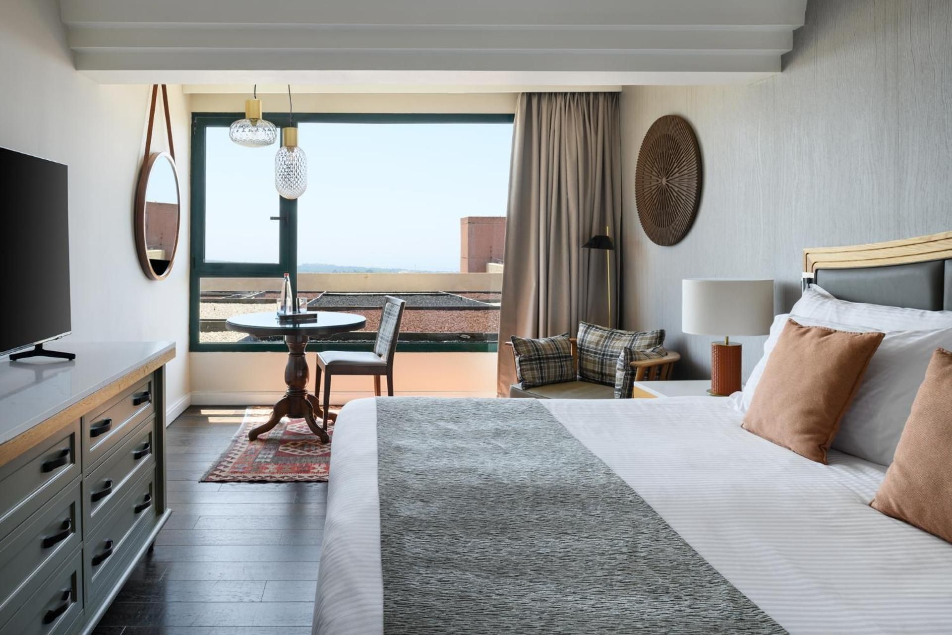 Deluxe Carmel Room