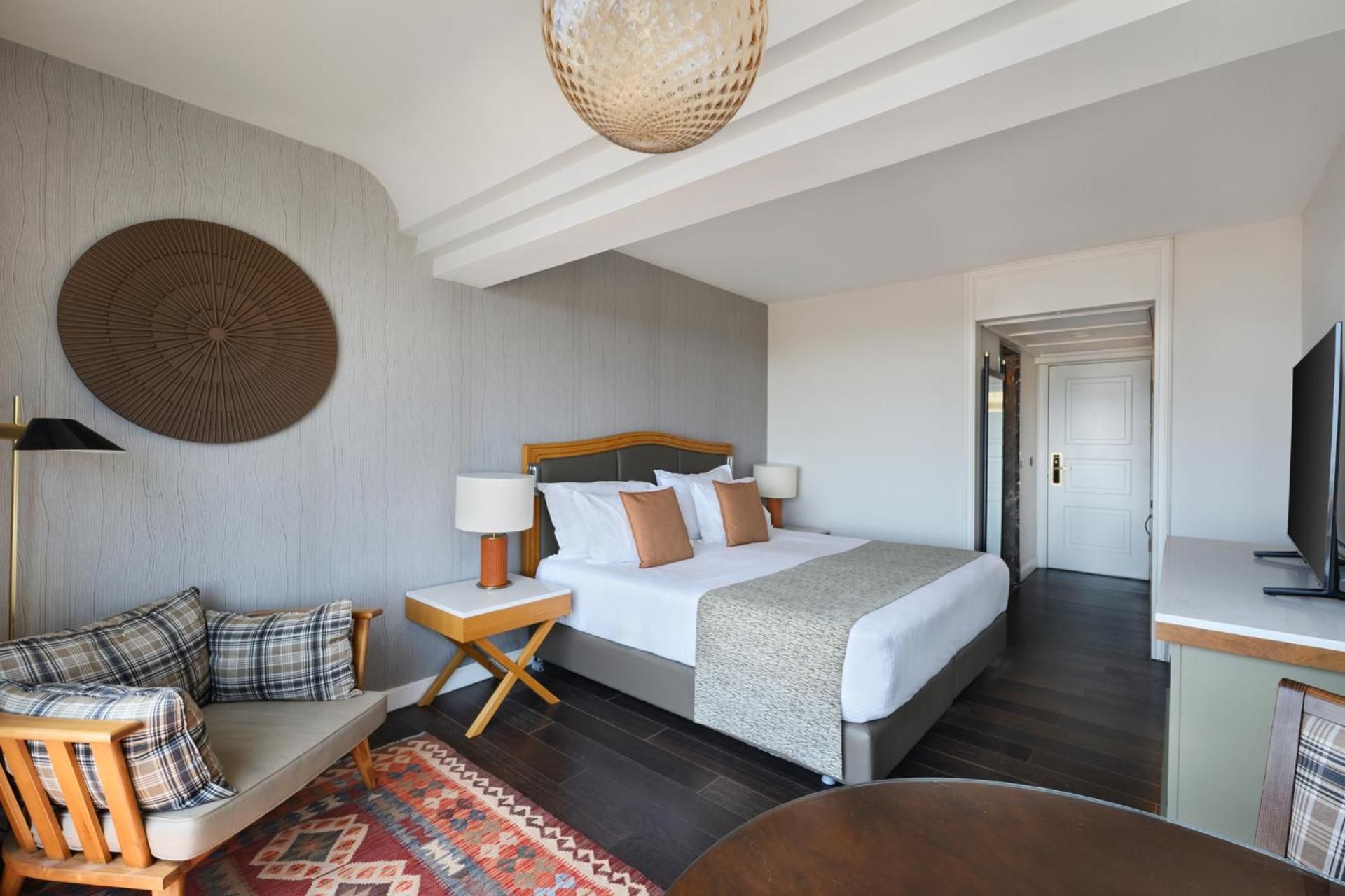 Deluxe Carmel Room