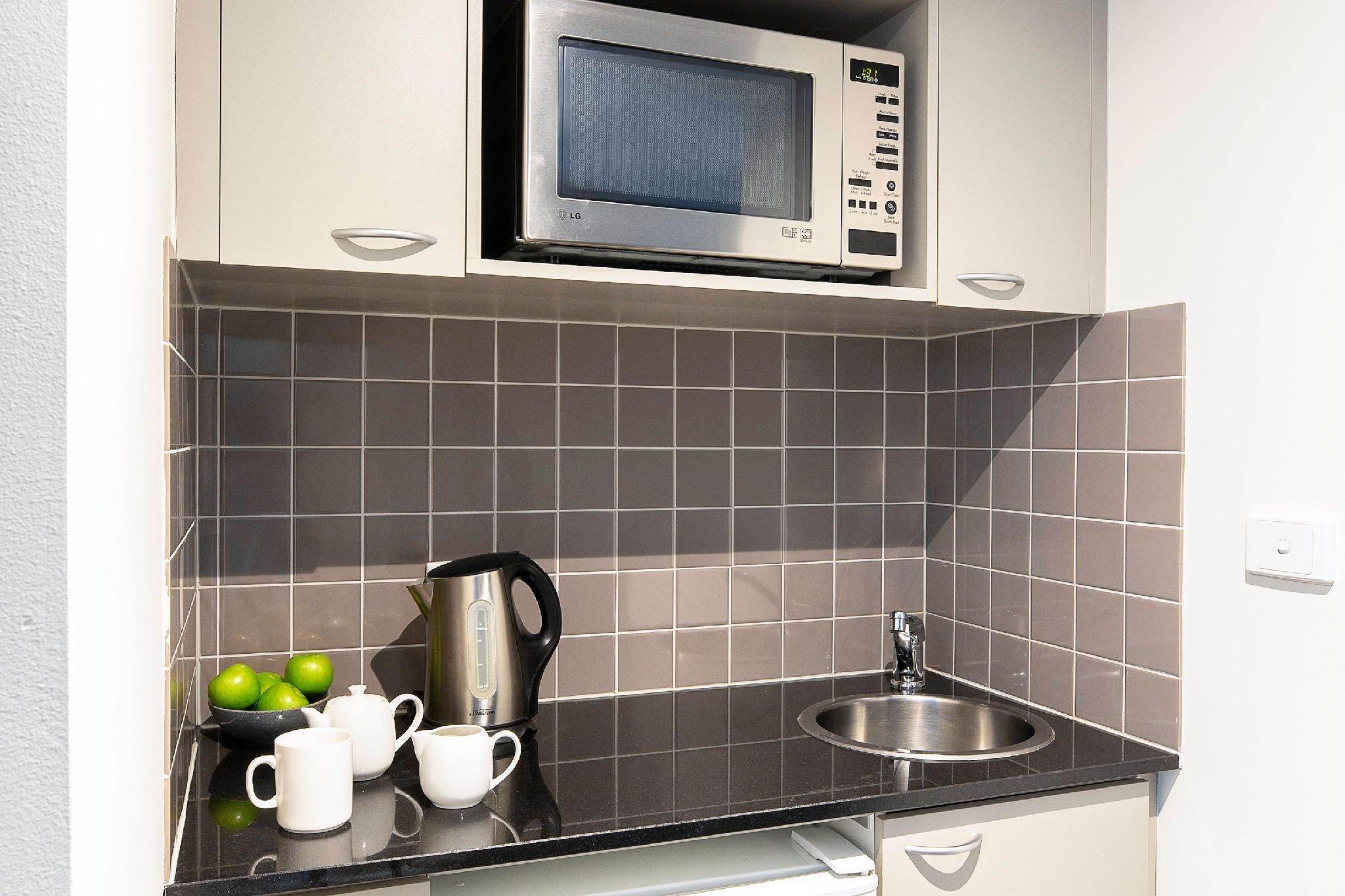 Mantra on Russell Melbourne Studio Apartment 2