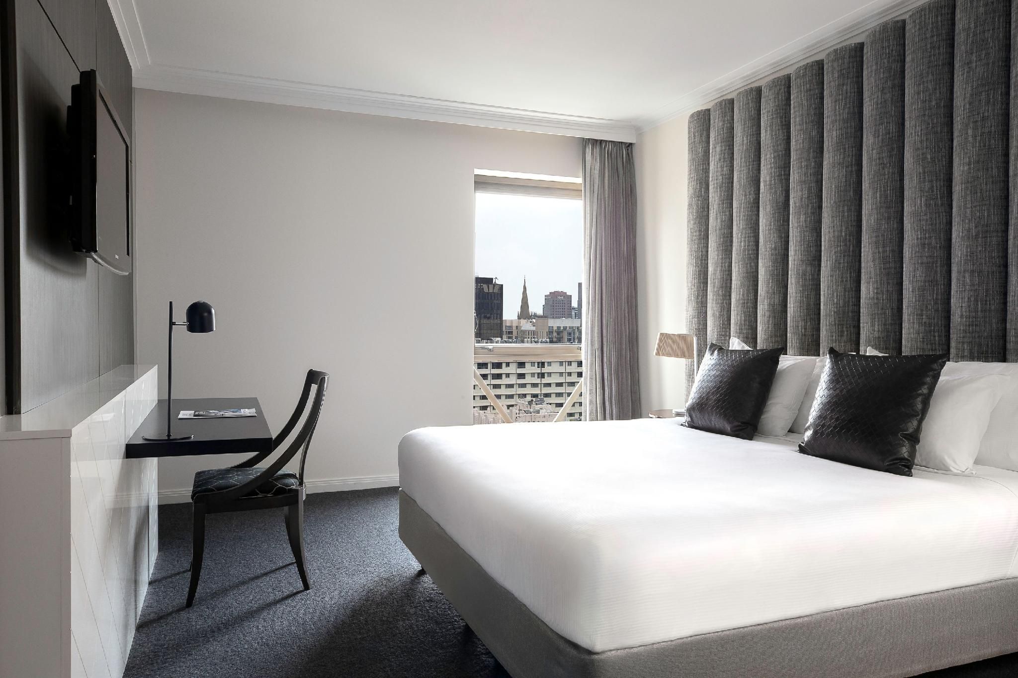 Mantra on Russell Melbourne Studio Apartment