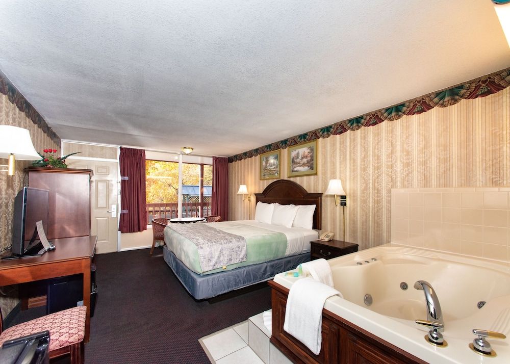 Ozarka Lodge