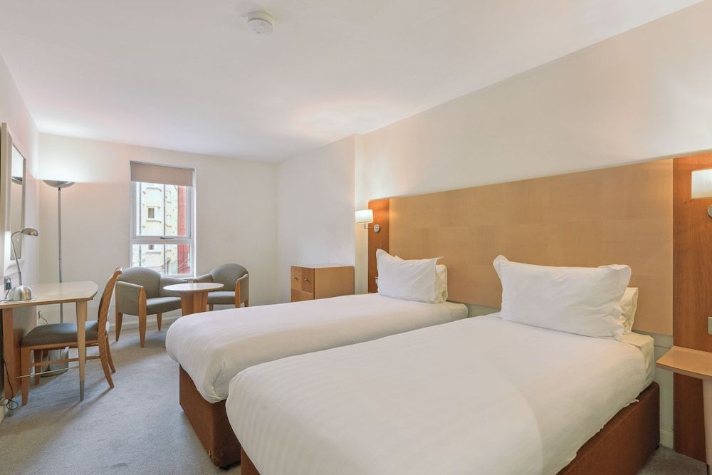 Holyrood Aparthotel Apartment, Two Bedrooms 8