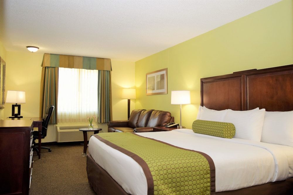 Suite, 1 King Bed, Non Smoking