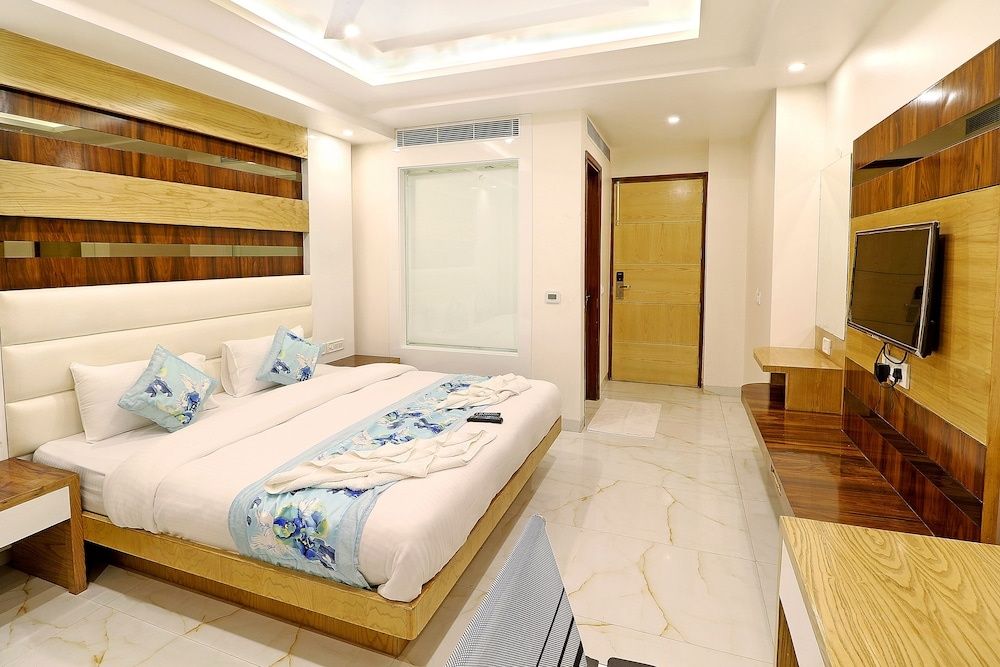 Hotel York Legacy Deluxe Double Room 8