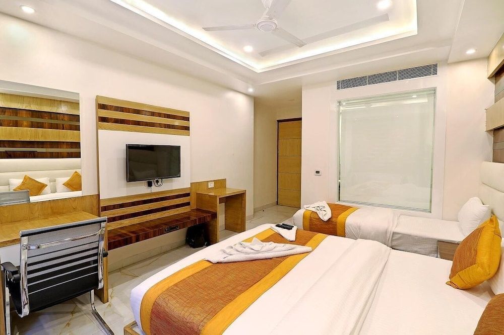 Hotel York Legacy Deluxe Triple Room 2