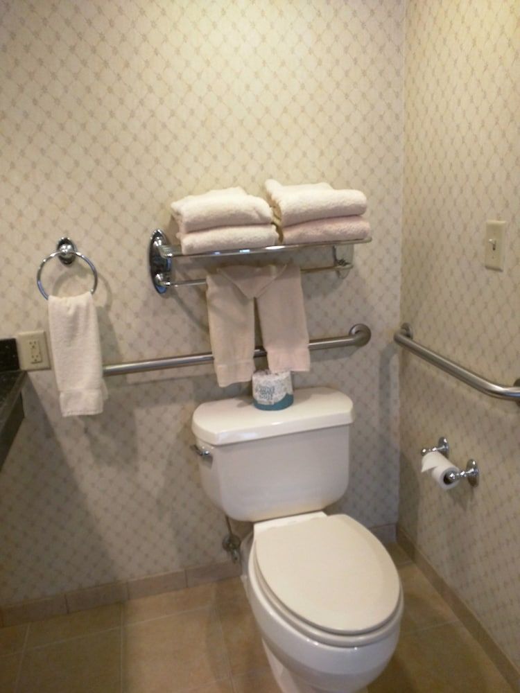 Planters Inn on Reynolds Square Traditional Room, 1 Queen Bed, Accessible 3