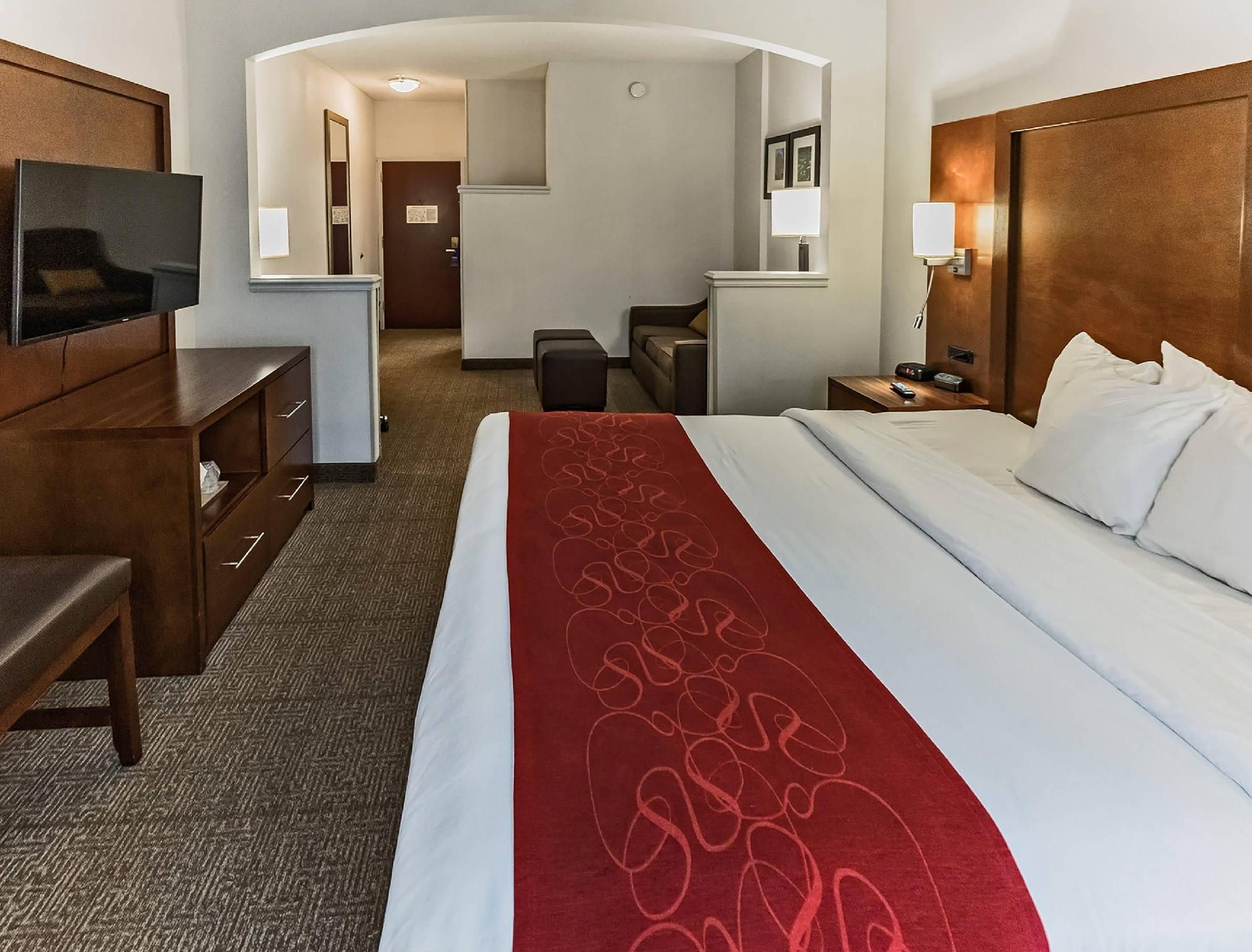 1 King Bed, 1 Queen Bed, Suite, Nonsmoking