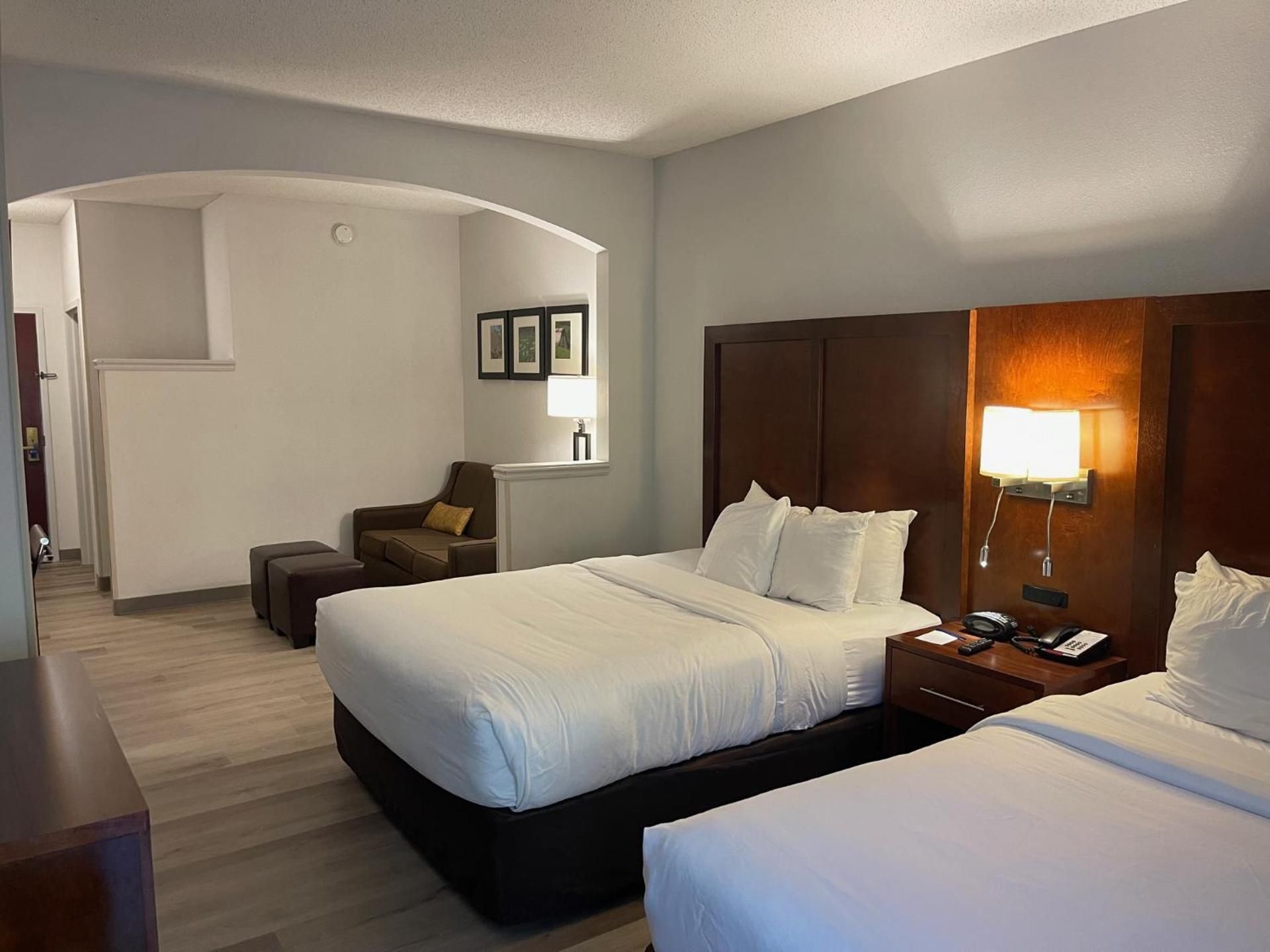 Suite with King Bed and Queen Bed - Non-Smoking