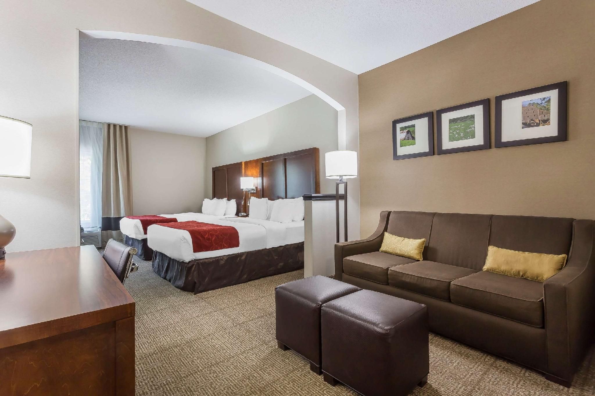 2 Queen Beds, Suite, Nonsmoking