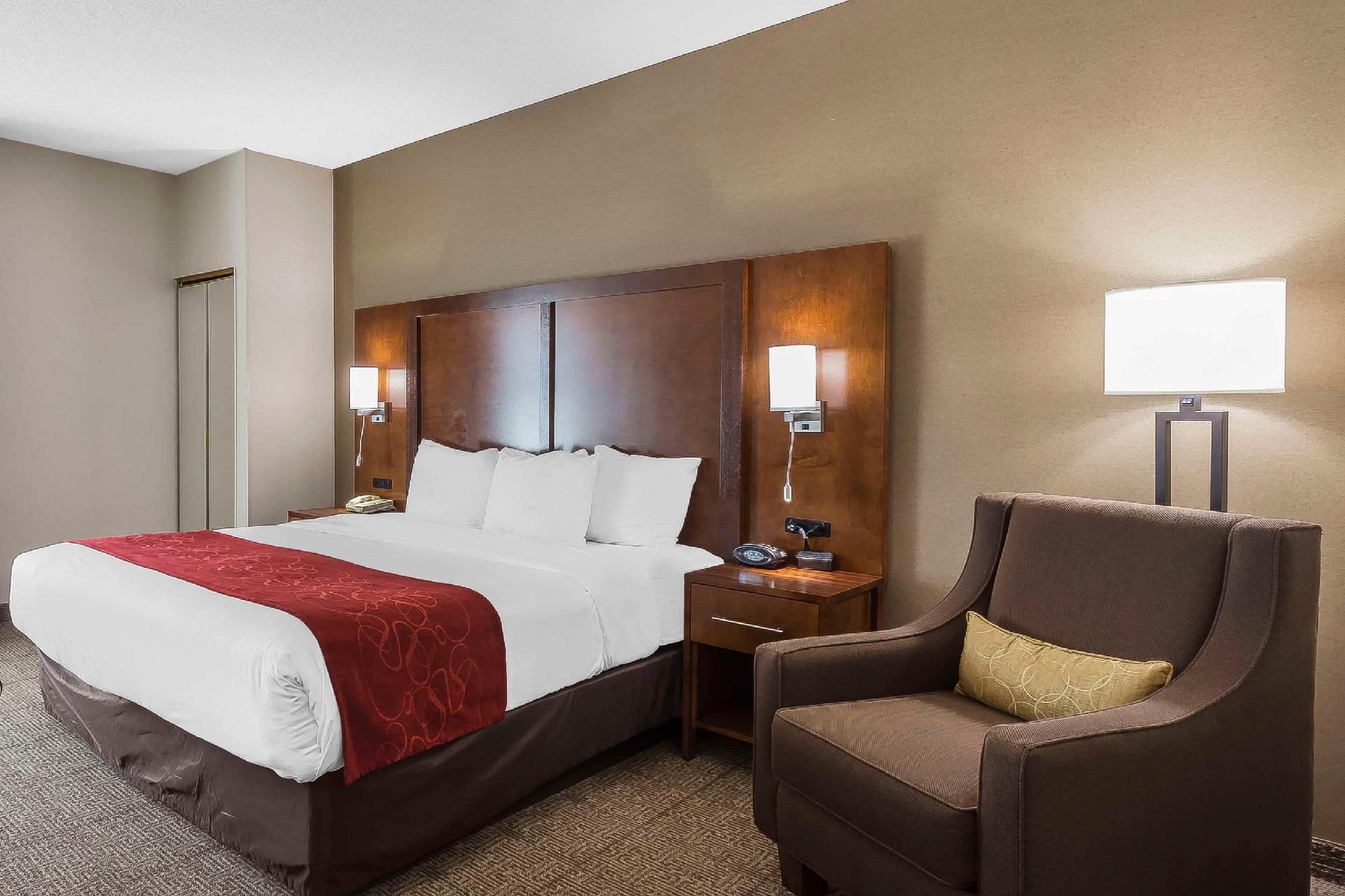 1 King Bed, Business Room, Suite, Nonsmoking