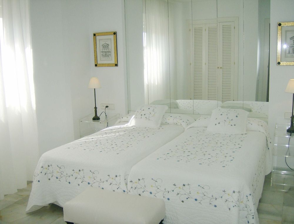 Suite, 3 Bedrooms, Garden View (4 Adults + 2 Children)