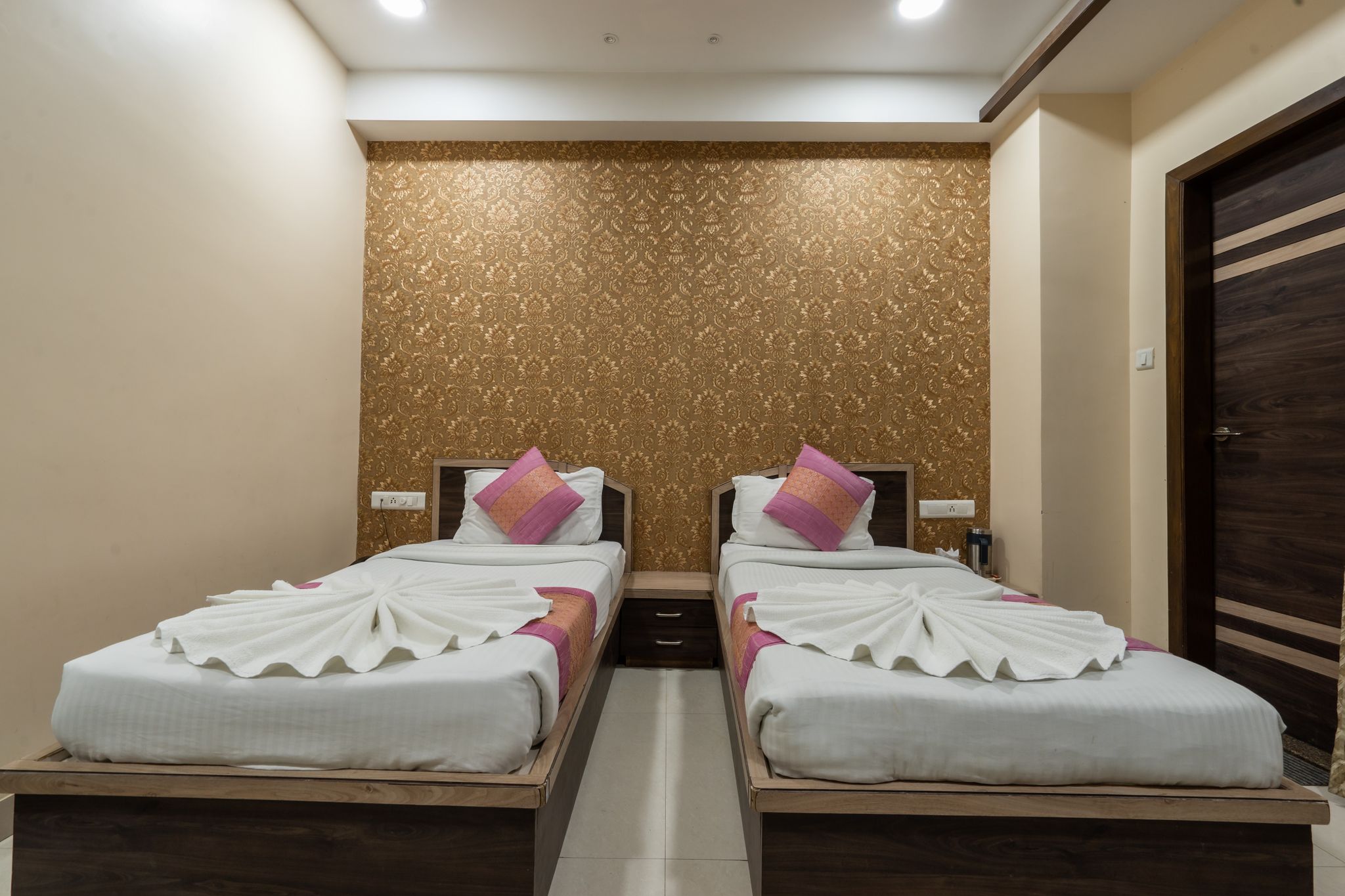 Manas Continental Deluxe AC Room 5