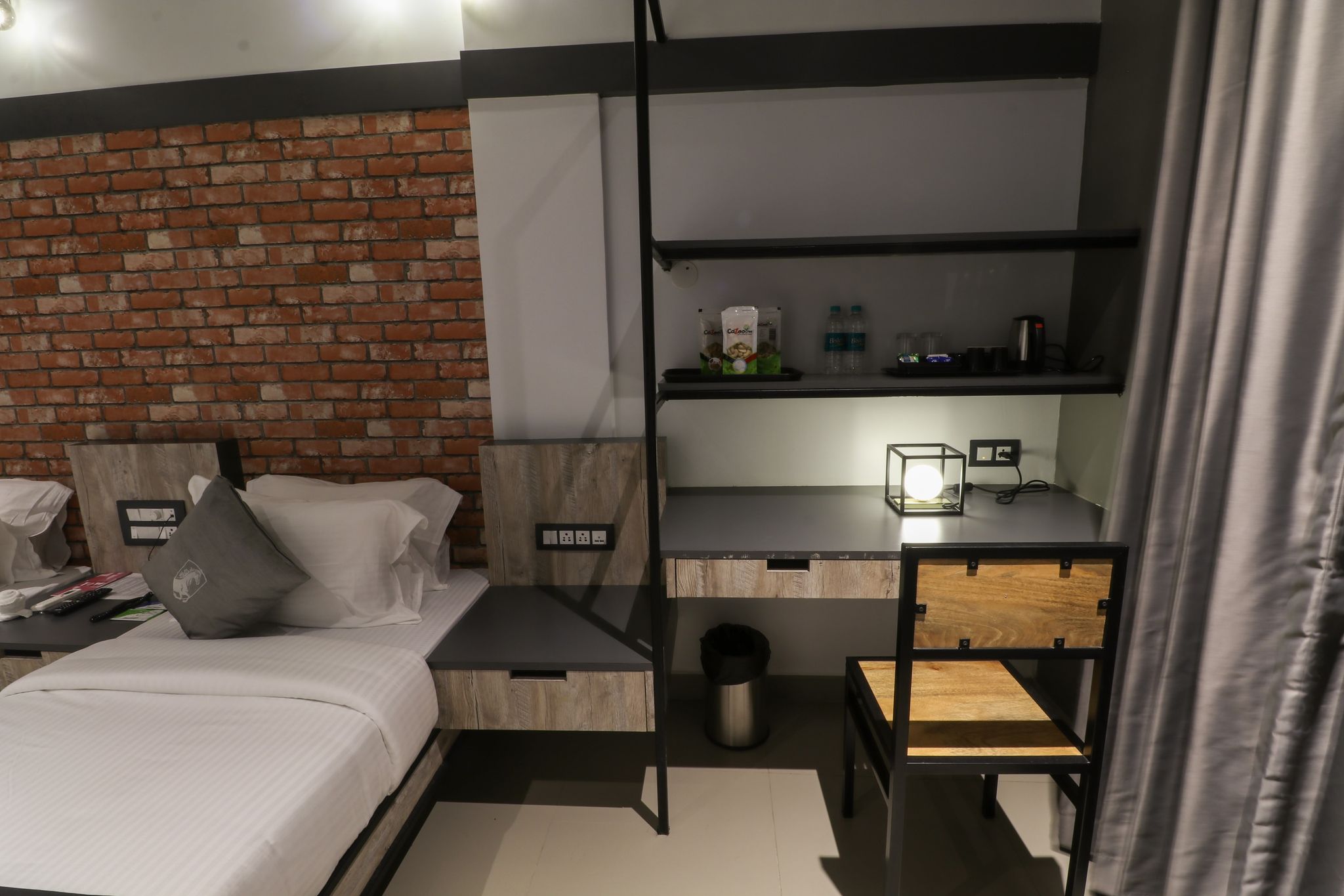 Kudro Destinn Deluxe Twin Bed Room 5