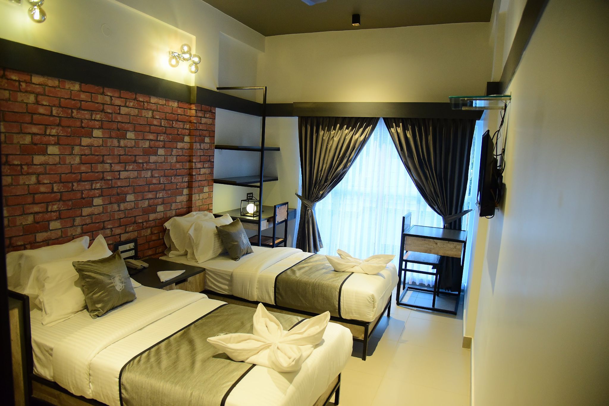 Kudro Destinn Deluxe Twin Bed Room