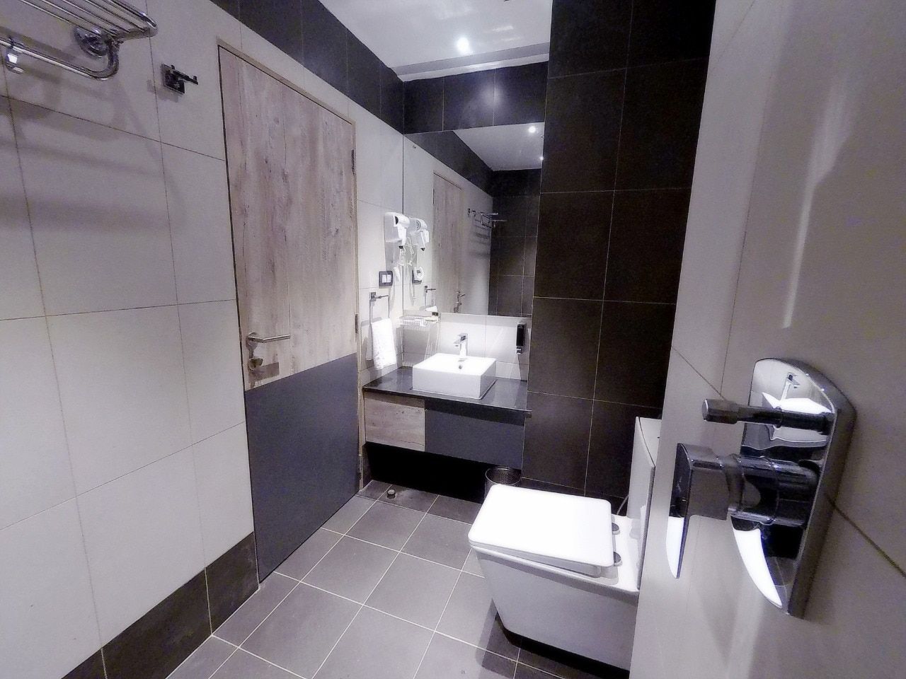 Kudro Destinn Deluxe Twin Bed Room 12