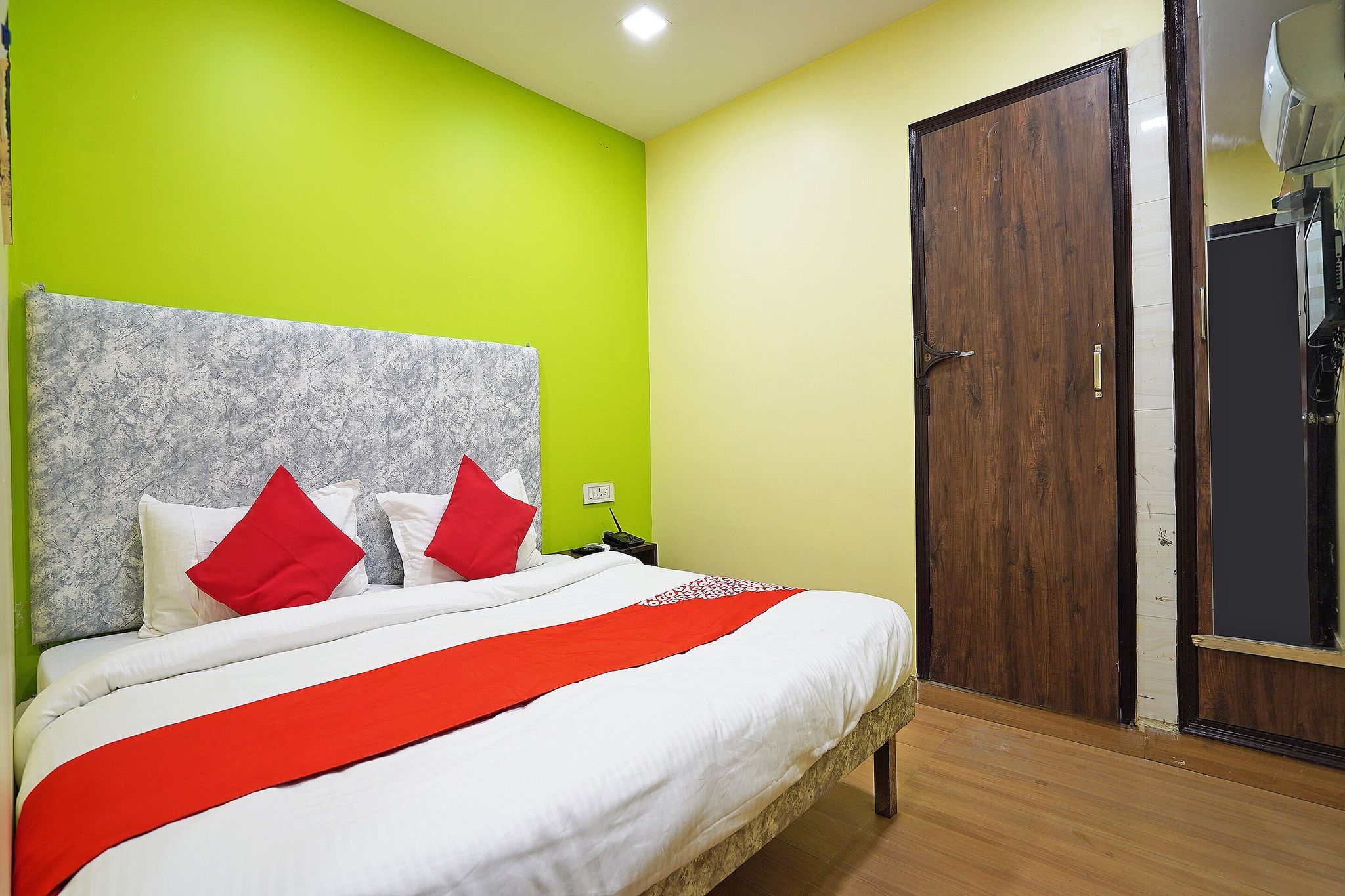 OYO Hotel Park View Near Adarsh Nagar Metro Station Classic 8