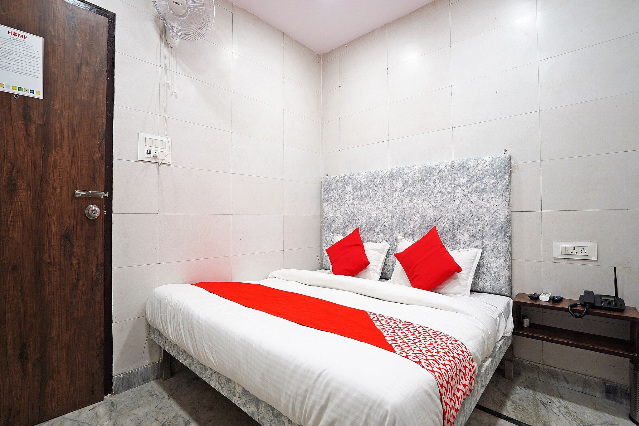 OYO Hotel Park View Near Adarsh Nagar Metro Station Classic 16
