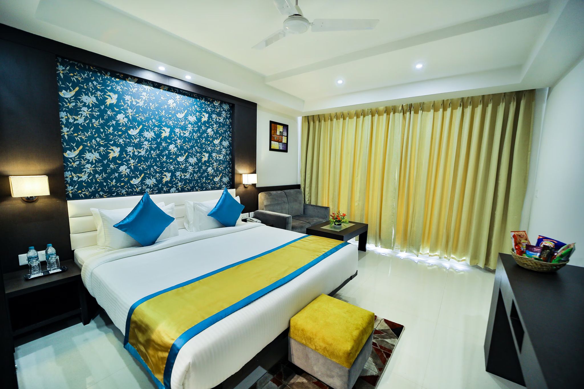 Club Room with Balcony