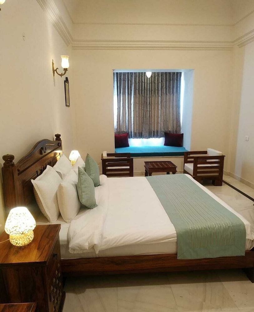 Hotel Raj Bagh Palace Deluxe Room 12