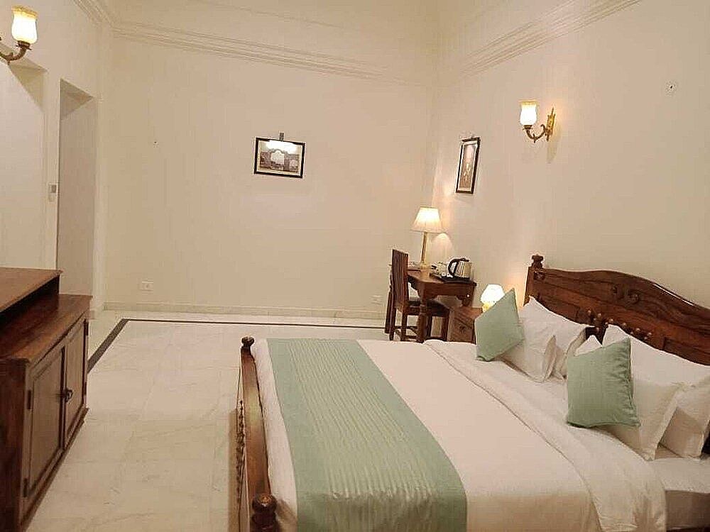 Hotel Raj Bagh Palace Deluxe Room 9