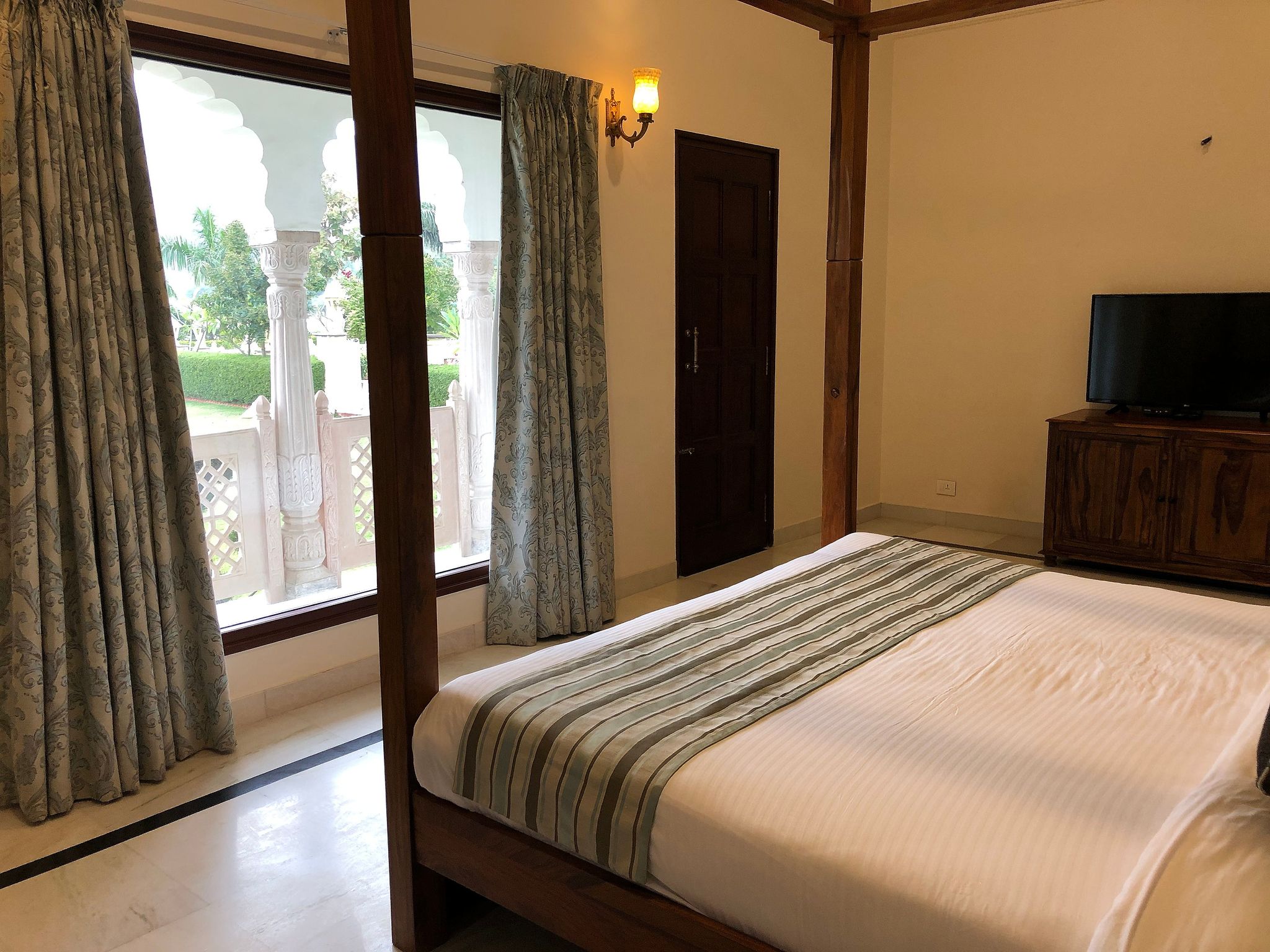 Hotel Raj Bagh Palace Deluxe Room 6