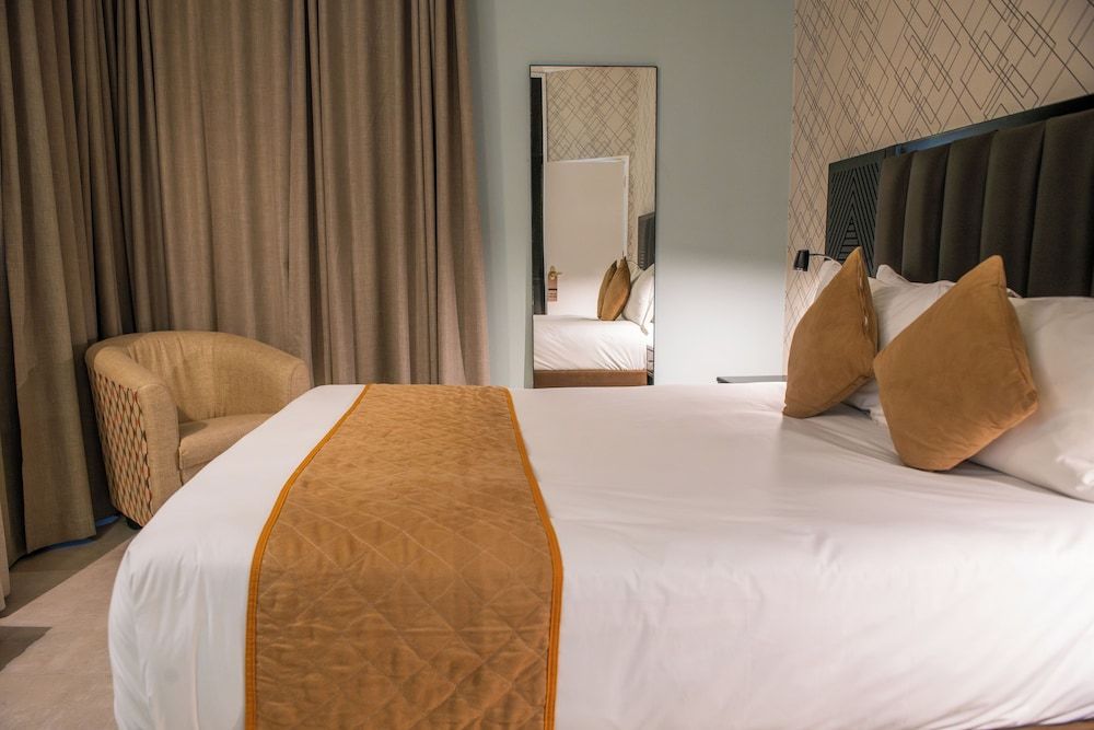 New Ambassador Hotel Standard Double Room 3