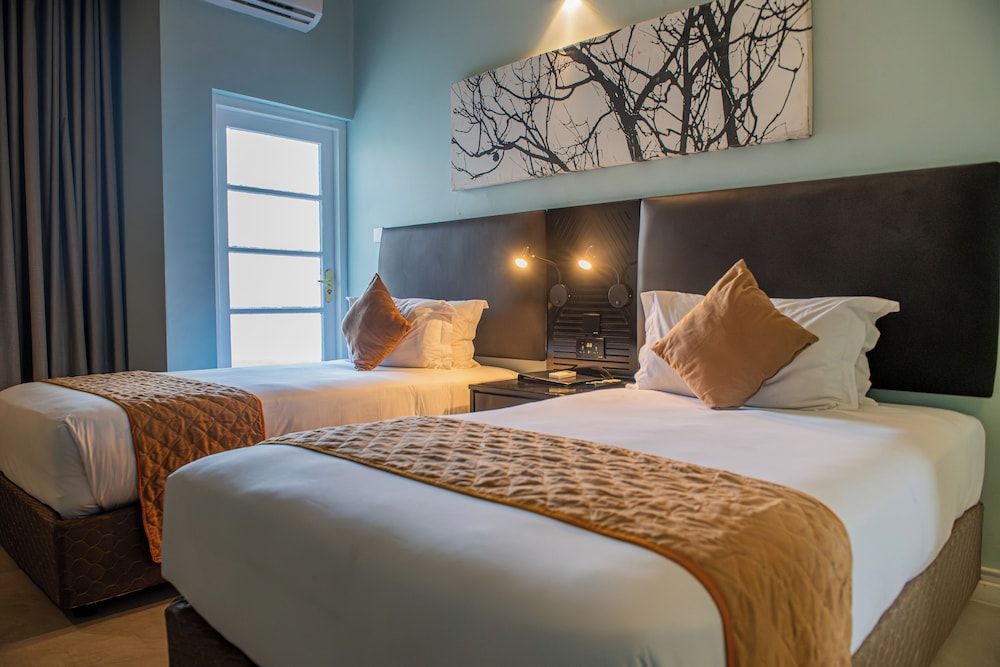 New Ambassador Hotel Standard Twin Room 10