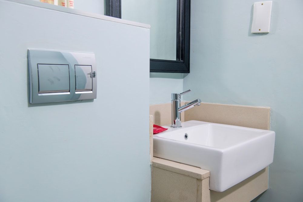 New Ambassador Hotel Standard Twin Room 12