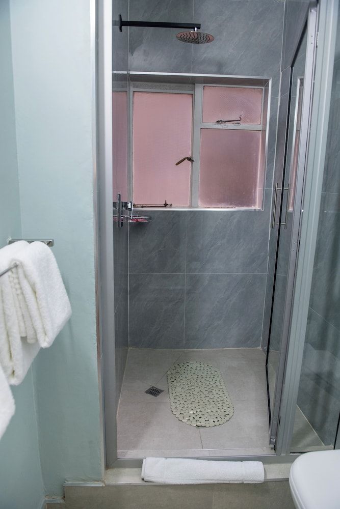 New Ambassador Hotel Standard Twin Room 20