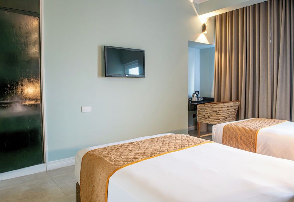 New Ambassador Hotel Standard Twin Room 2