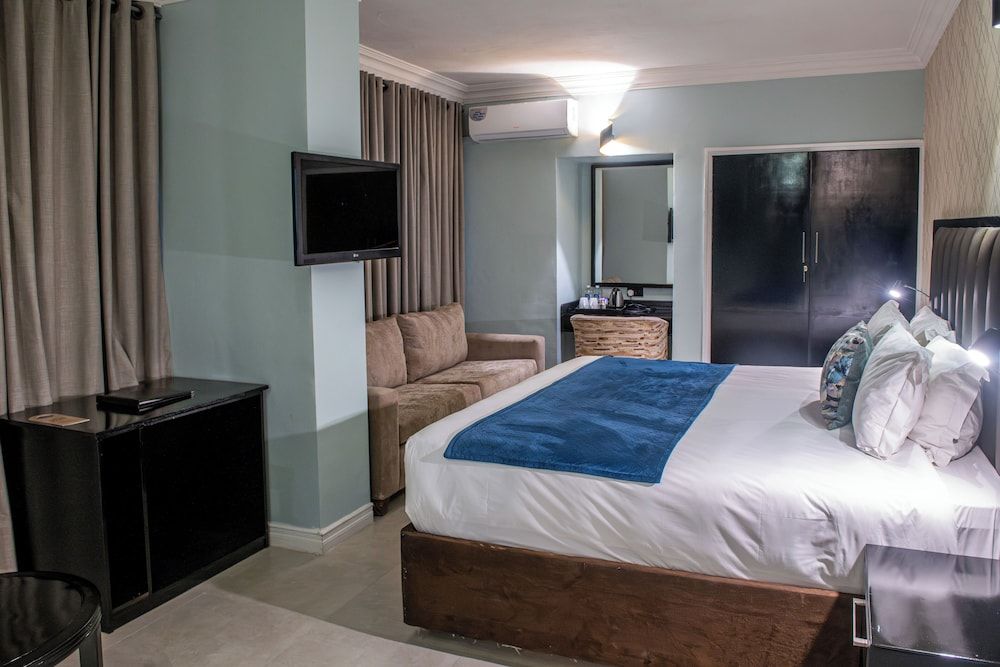 New Ambassador Hotel Standard Double Room 10