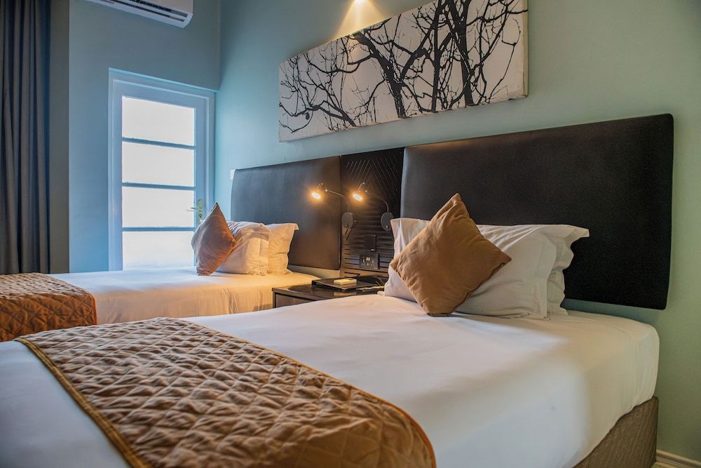 New Ambassador Hotel Standard Twin Room 7