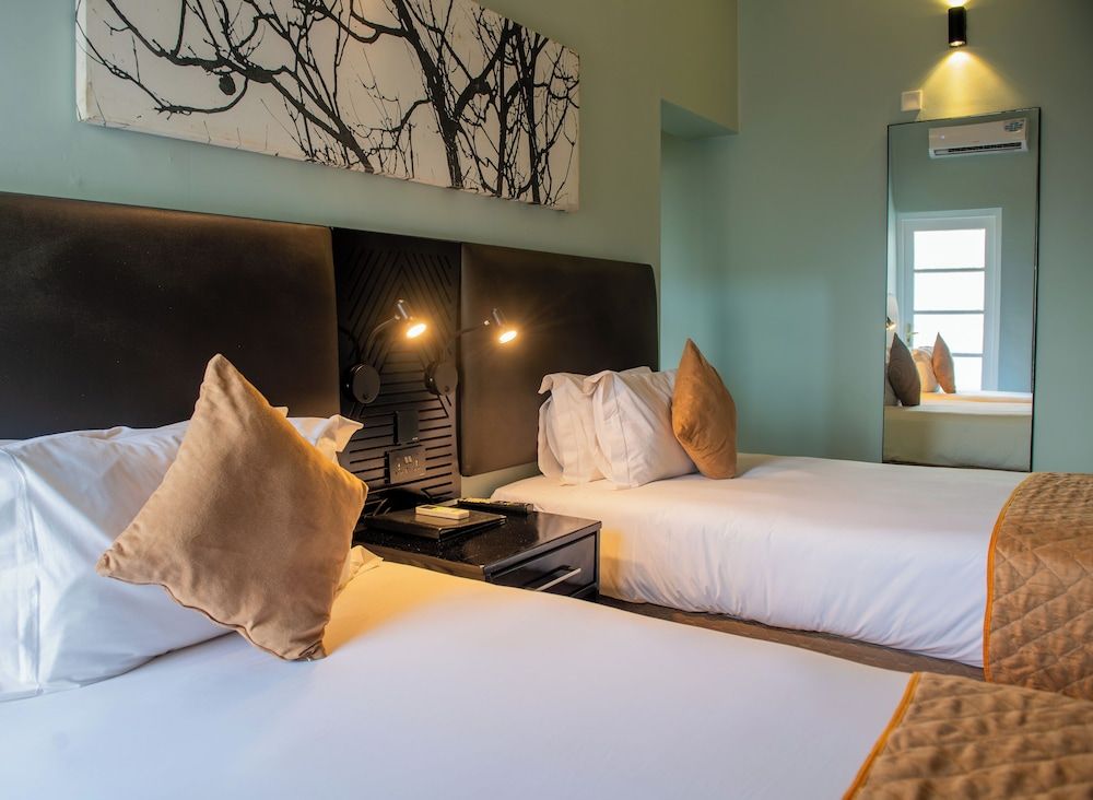 New Ambassador Hotel Standard Twin Room 10