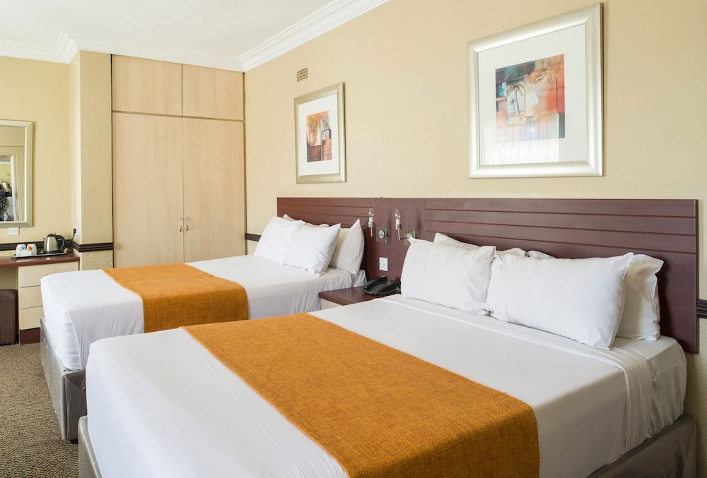 New Ambassador Hotel Standard Twin Room 8