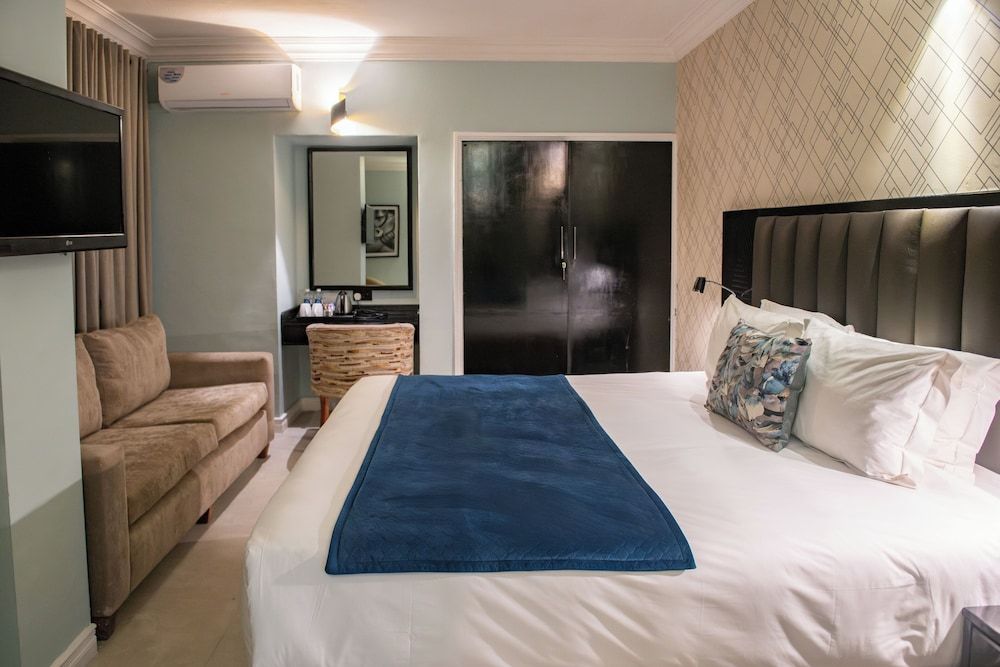 New Ambassador Hotel Standard Twin Room 5