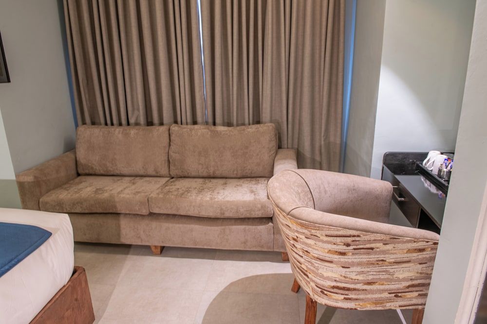 New Ambassador Hotel Standard Double Room 25