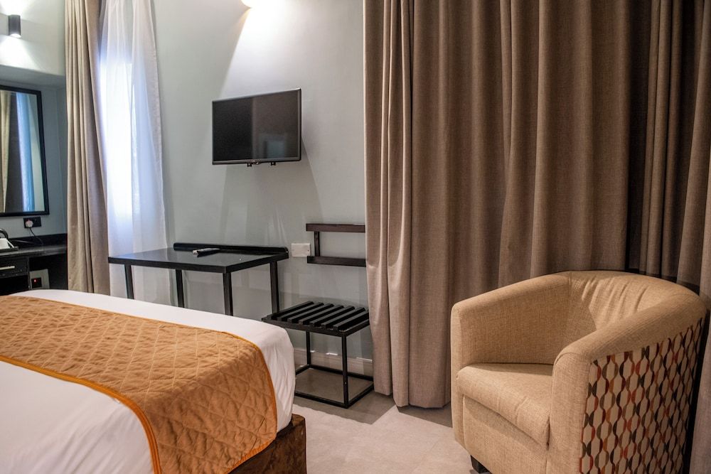 New Ambassador Hotel Standard Double Room 26