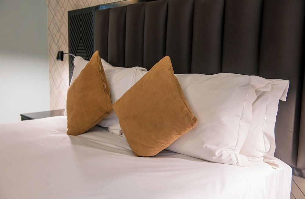 New Ambassador Hotel Standard Double Room 7