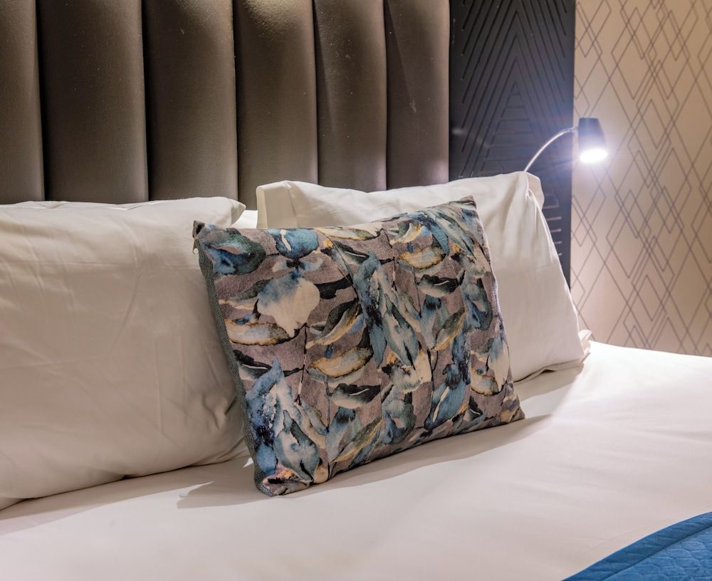 New Ambassador Hotel Standard Double Room 9