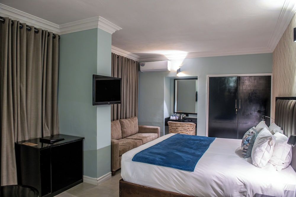 New Ambassador Hotel Standard Double Room 13