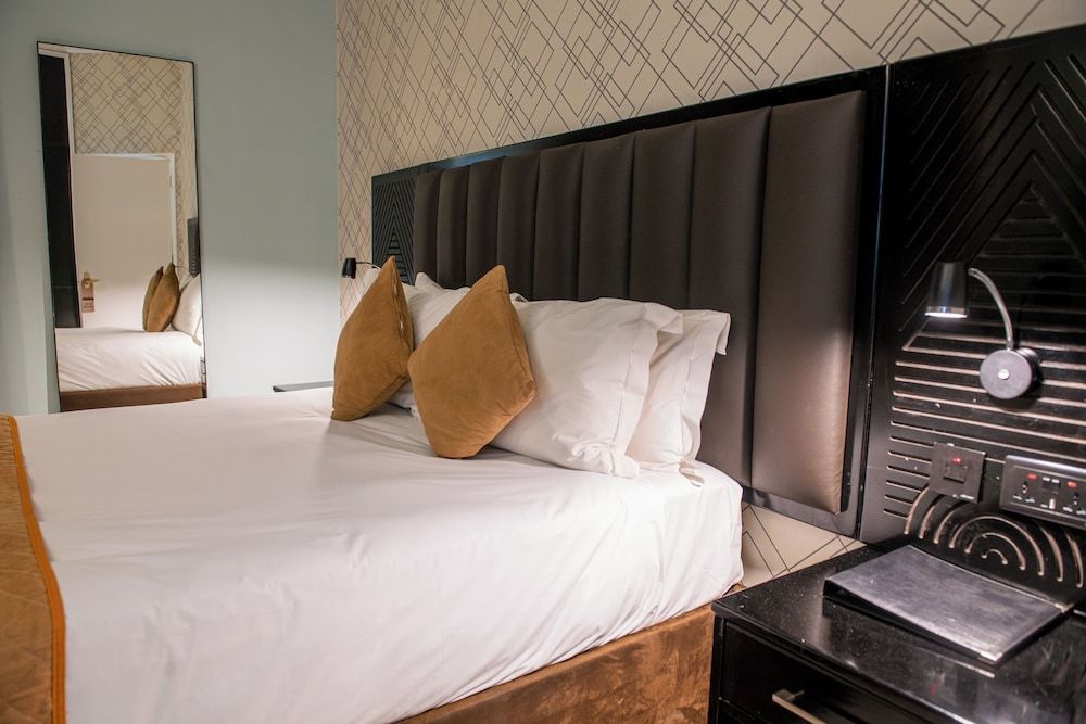 New Ambassador Hotel Standard Double Room 12