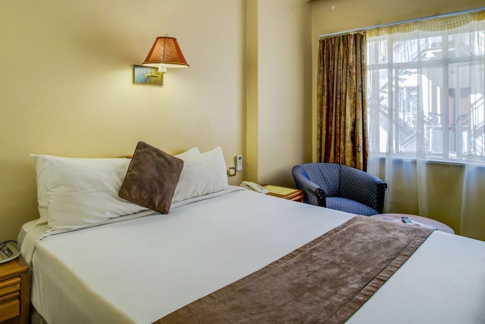 New Ambassador Hotel Standard Twin Room 3