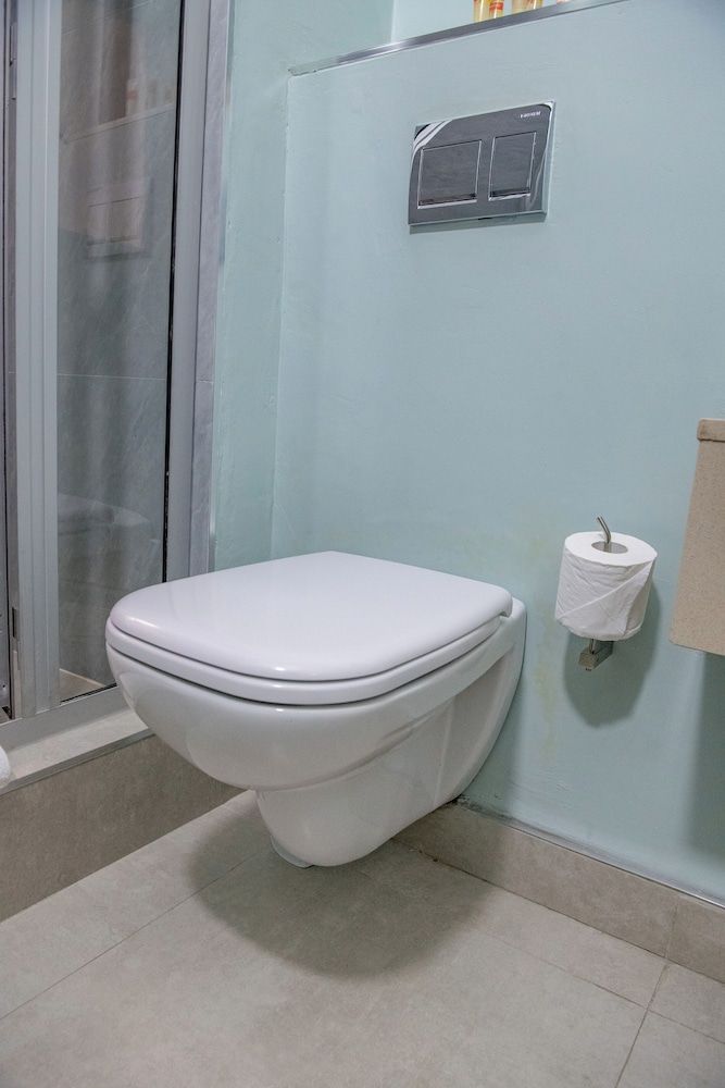 New Ambassador Hotel Standard Twin Room 13