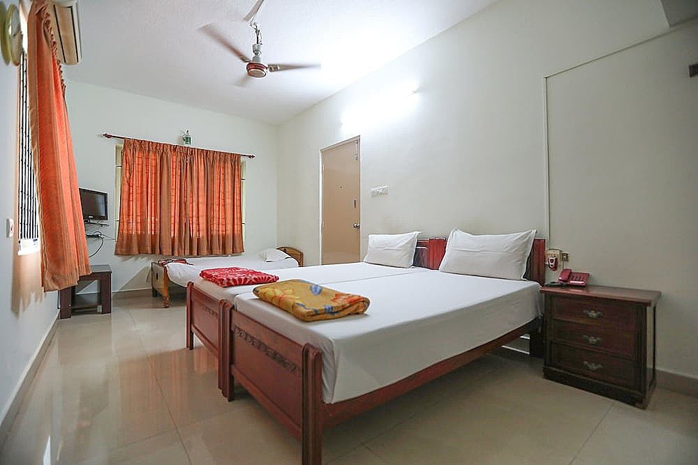ULO Saicharan Comfort Inn Deluxe Triple Room 3
